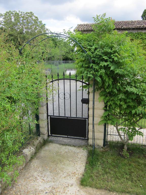 Les Gites Du Veau D'Or Ozillac Exterior photo